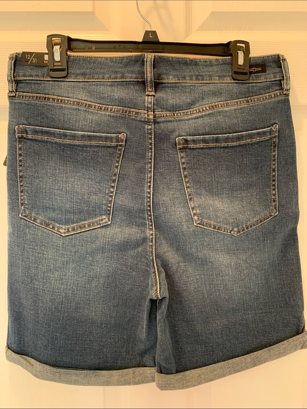 Liverpool Women's Denim Roll-Cuff Shorts Size 12 NWT - Picture 3 of 9